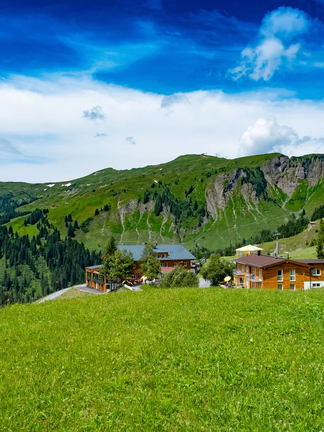 01_hotel_aussenaufnahme_sommer.jpg