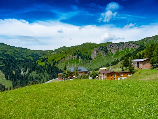 01_hotel_aussenaufnahme_sommer.jpg
