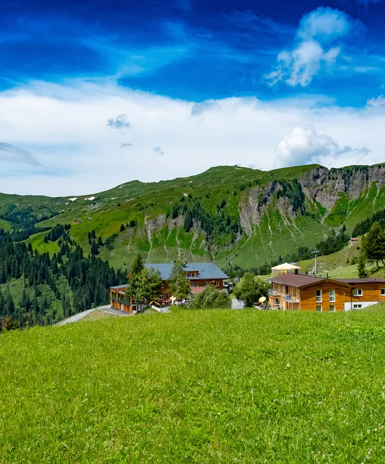 01_hotel_aussenaufnahme_sommer.jpg
